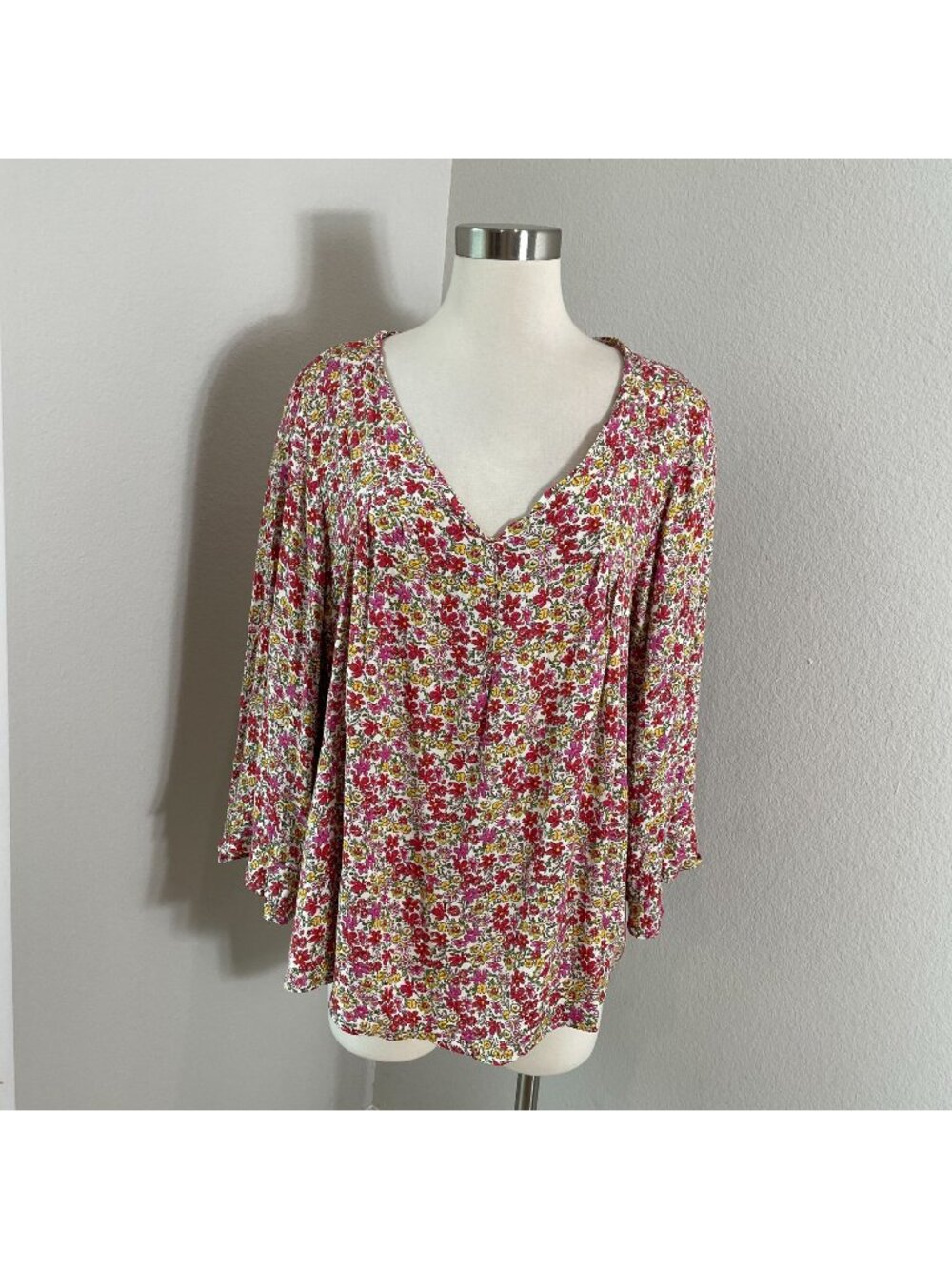 CYNTHIA ROWLEY Womens Plus 1X Floral V Neck Pintuck Blouse Shirt